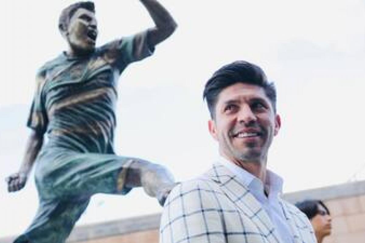 ¡Inmortalizado! Inauguran estatua de Oribe Peralta BI Noticias